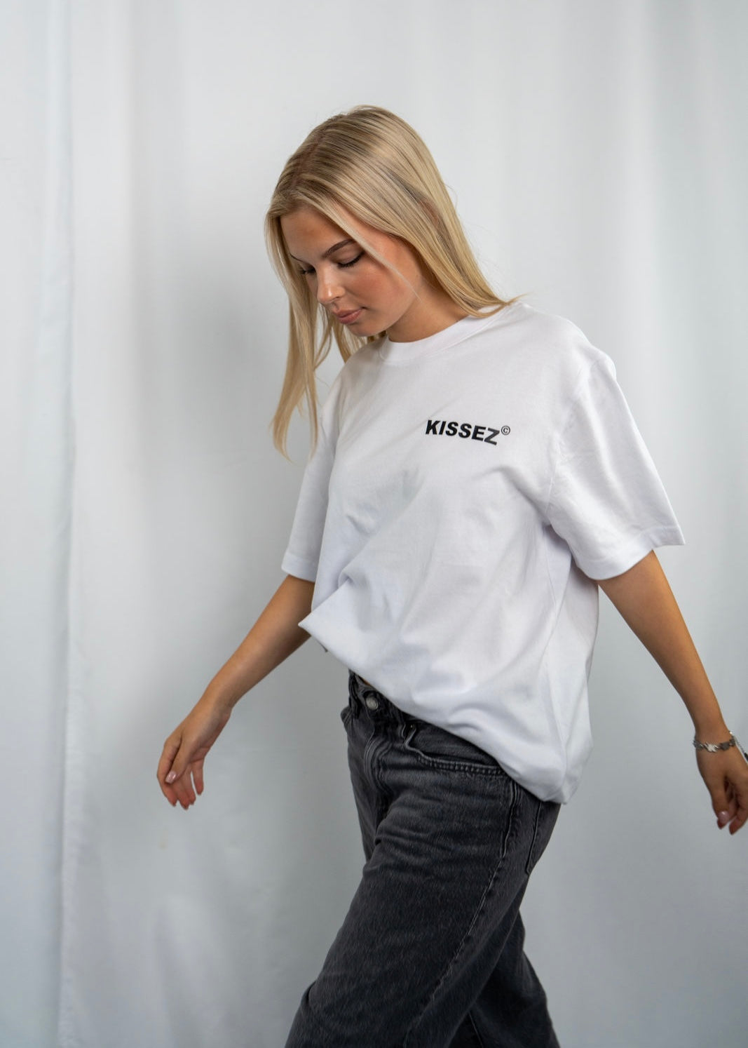 A FEW KISSEZ TEE BASIC