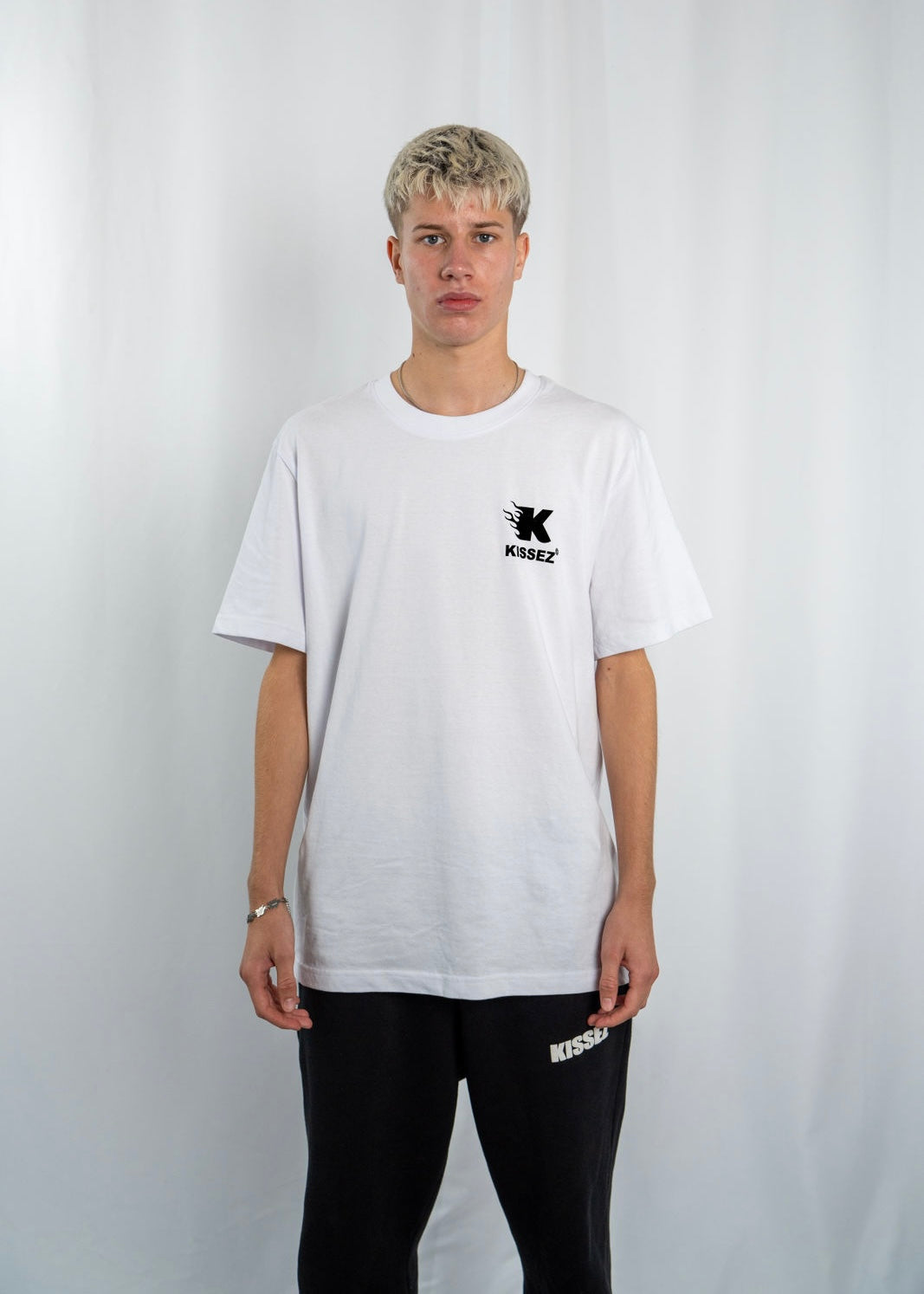 HOT KISSEZ TEE WHITE/BLACK