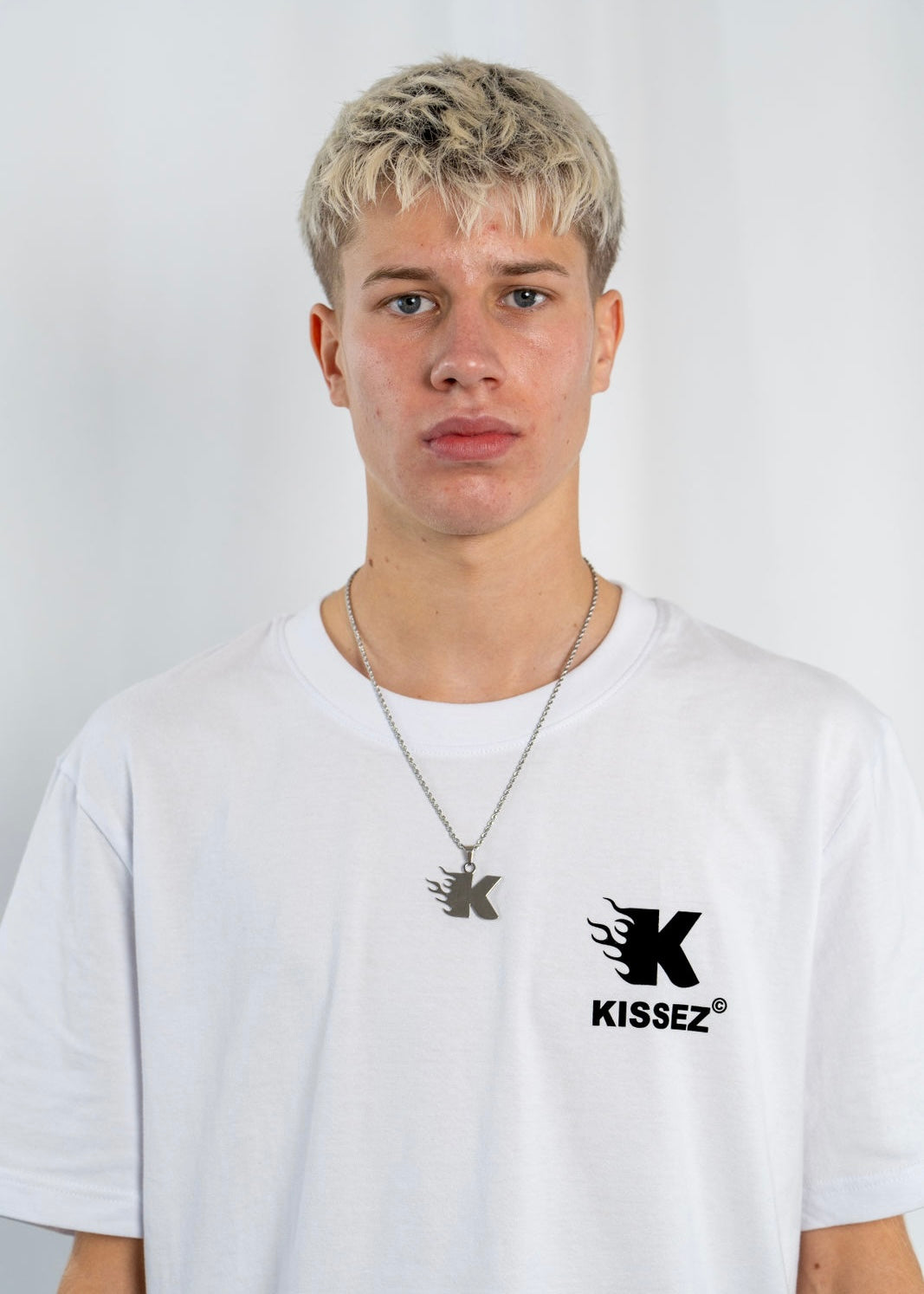 HOT KISSEZ TEE WHITE/BLACK