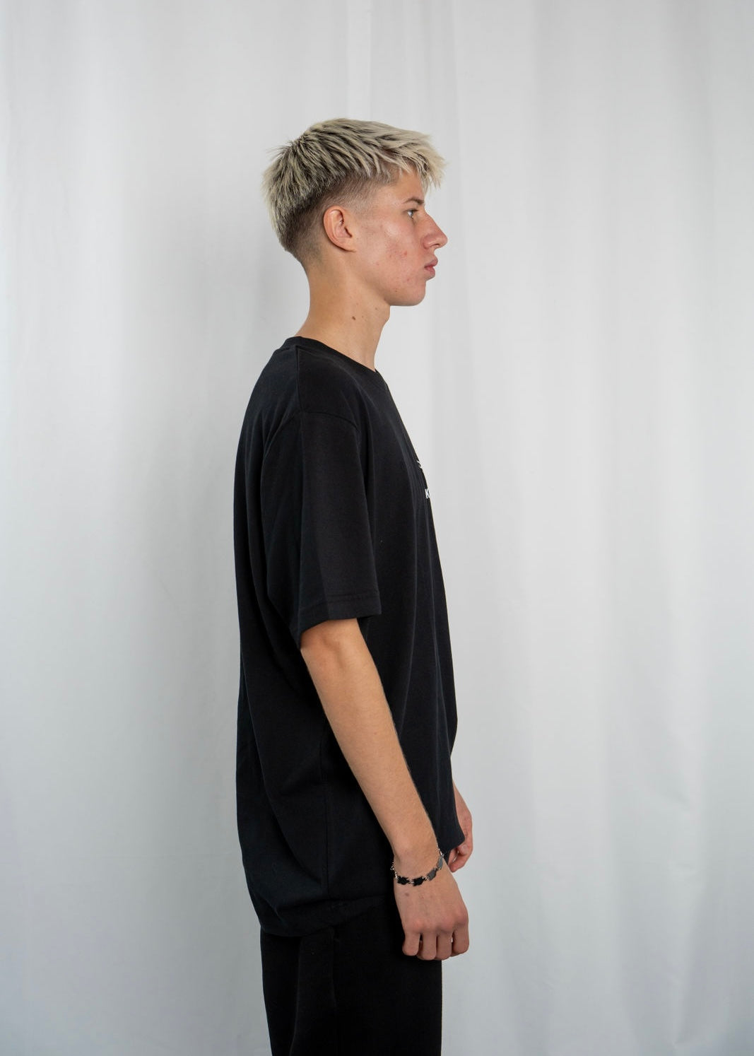 HOT KISSEZ TEE BLACK/WHITE