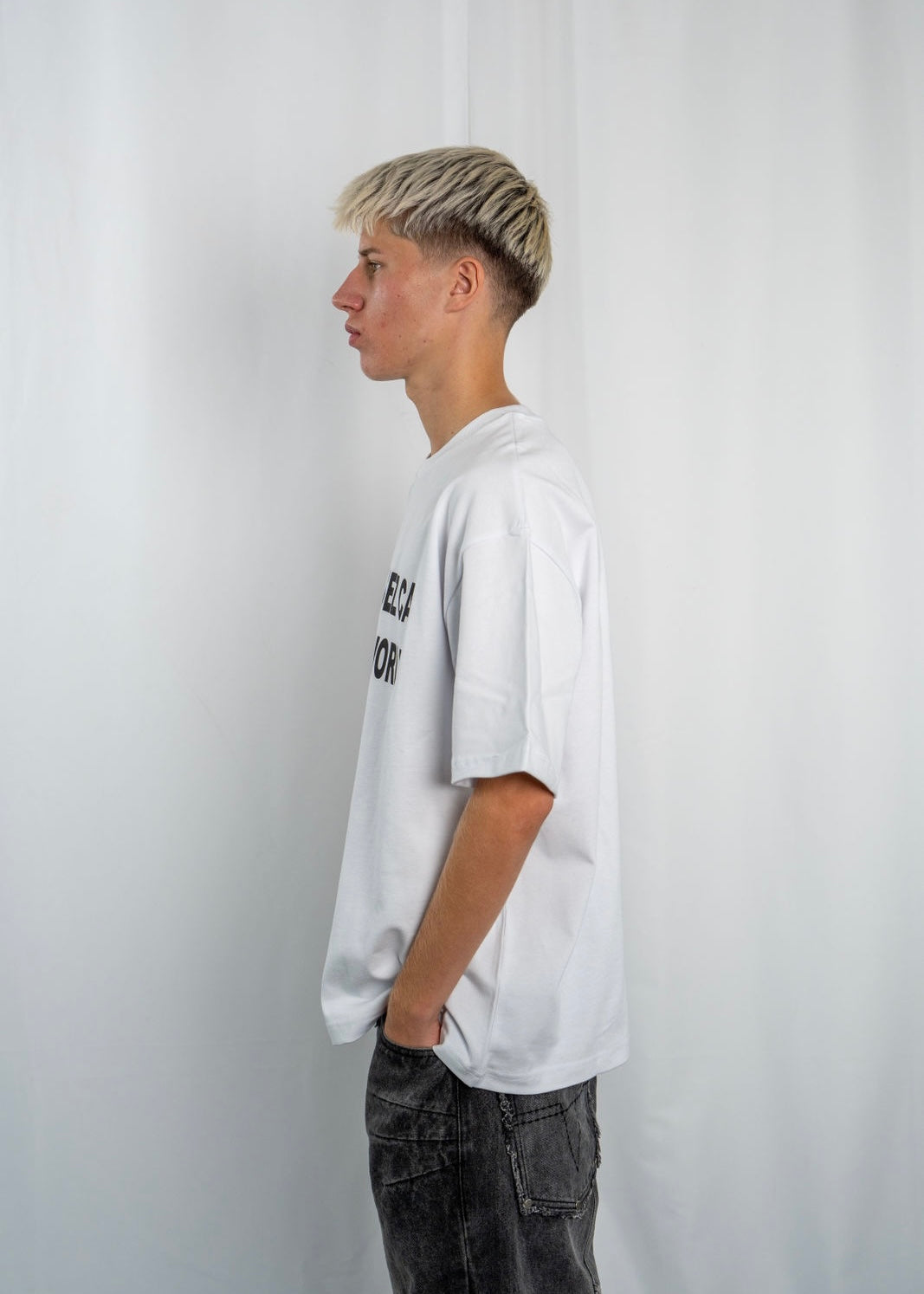 A FEW KISSEZ TEE WHITE/BLACK