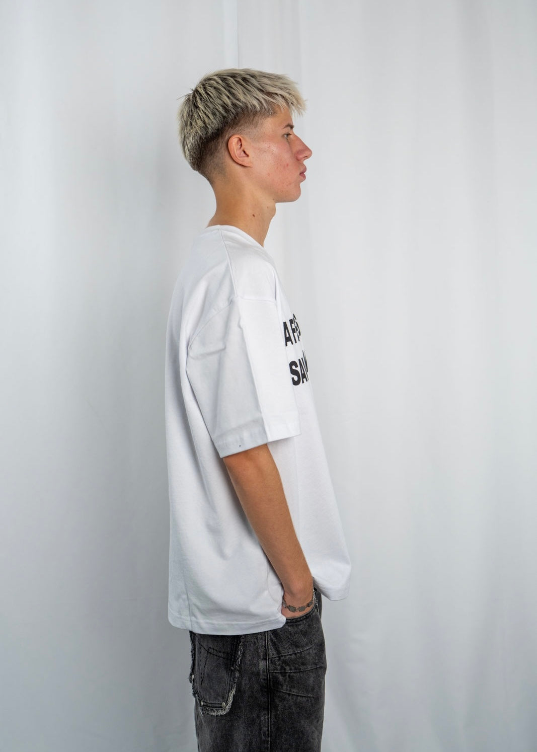 A FEW KISSEZ TEE WHITE/BLACK