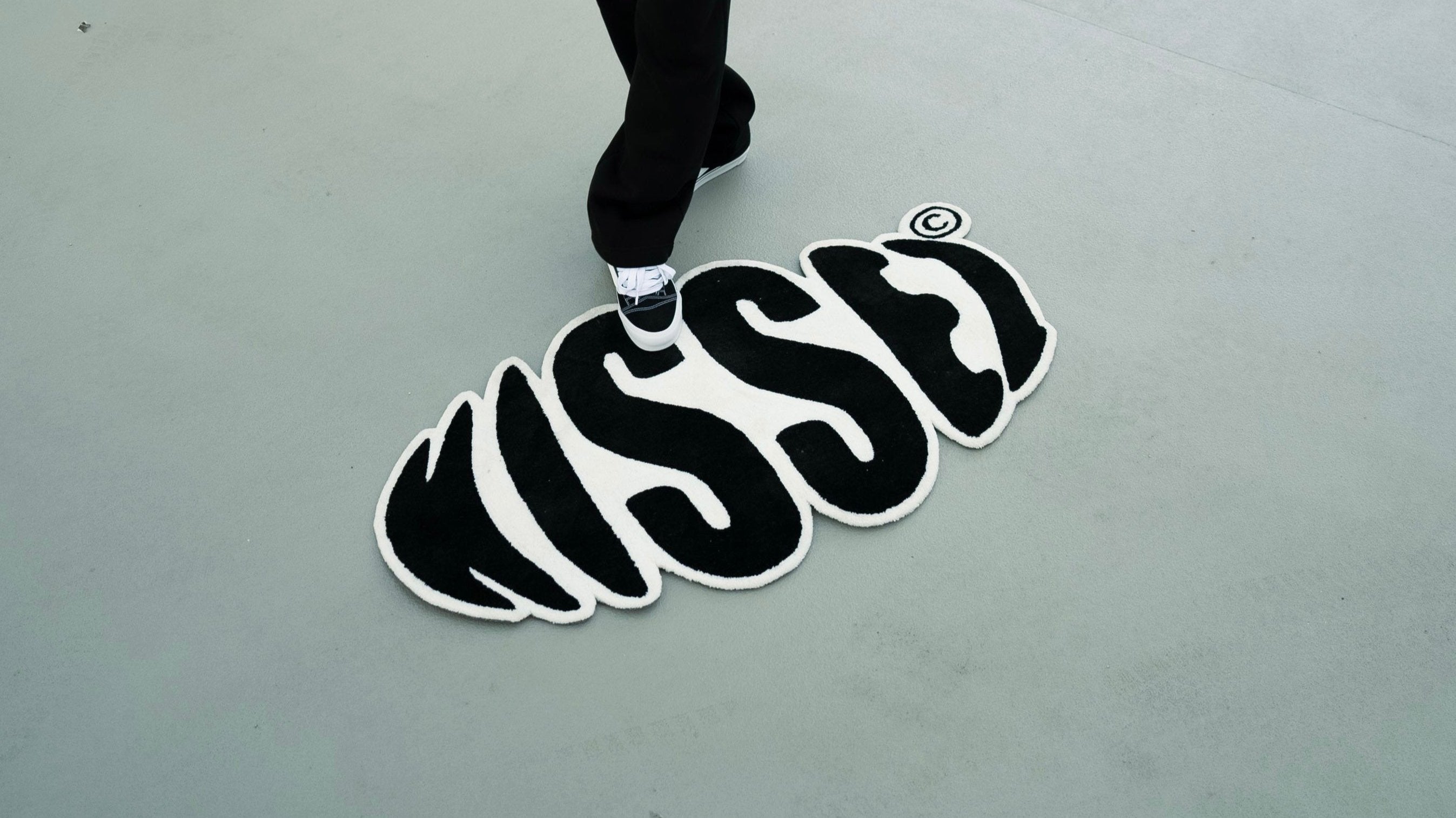 LOGO CARPET