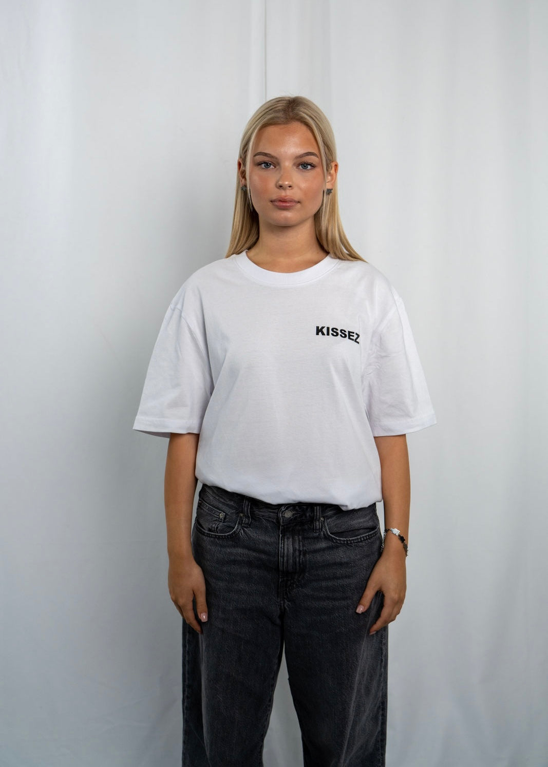 A FEW KISSEZ TEE BASIC