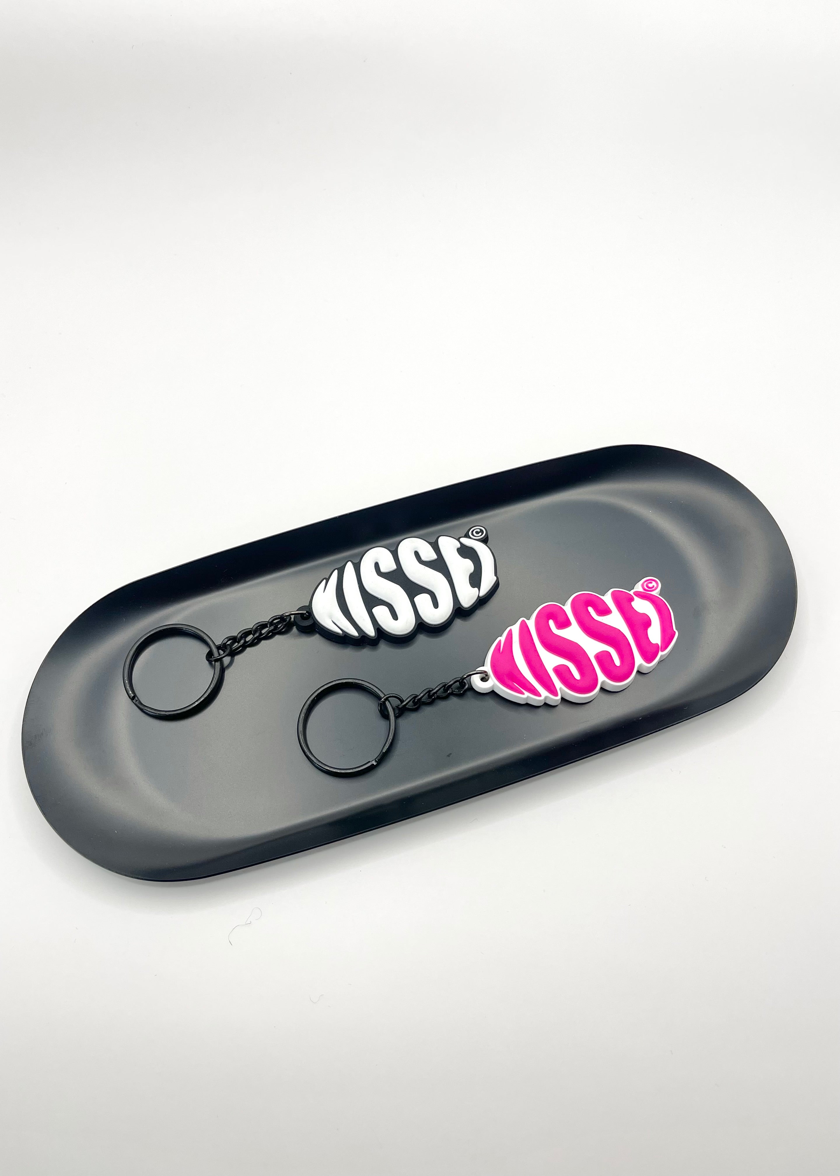 KISSEZ KEYCHAIN