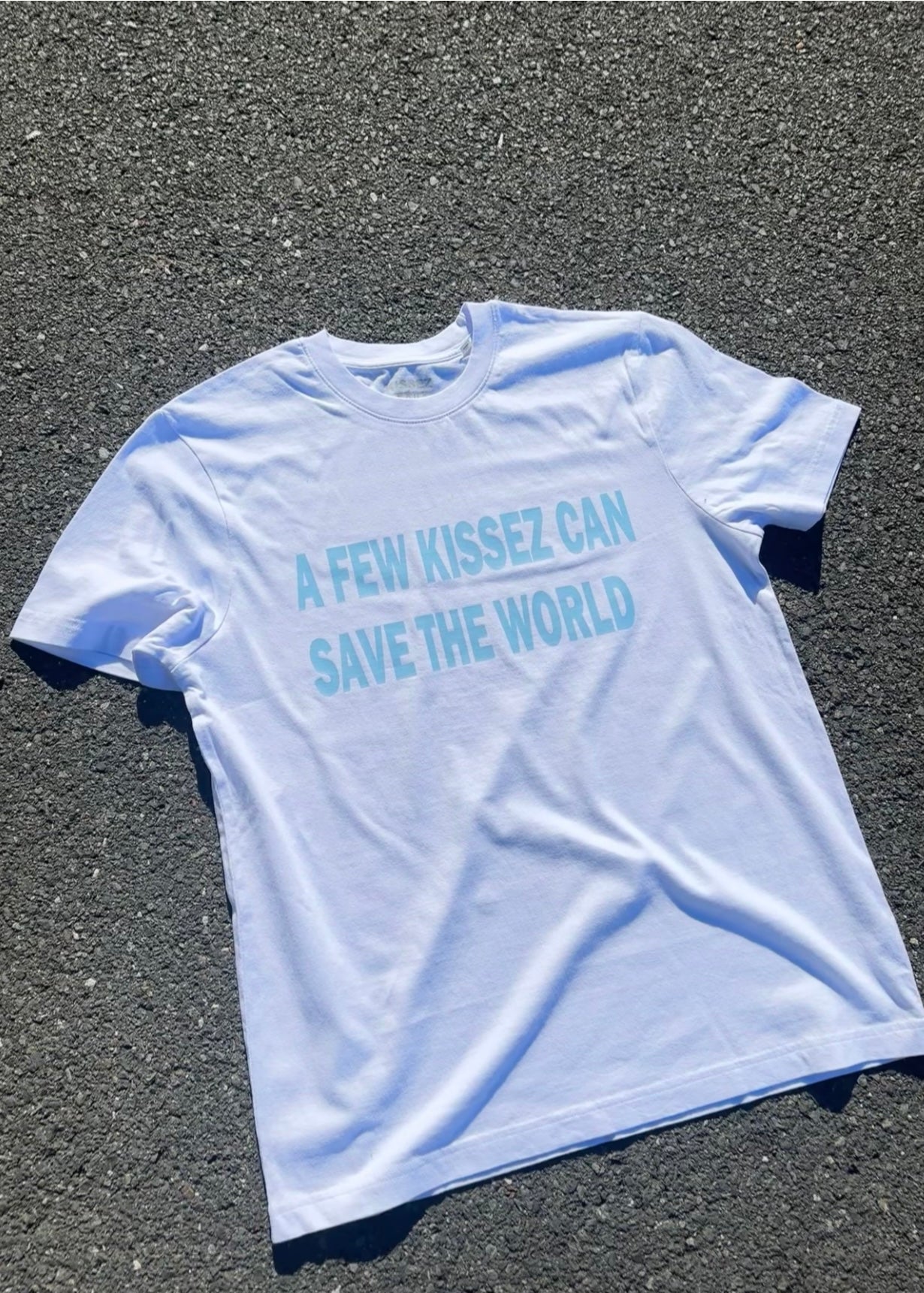 A FEW KISSEZ TEE ICE BLUE